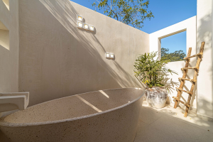 Master-Bedroom-Tub-on-the-Third-Level